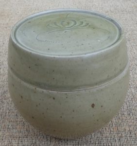 DAVID LEACH lidded stoneware pot with incised water lily decoration to the lid. Personal seal. The height is 13.2 cm (5.2 inches) and the maximum external diameter is 14.0 cm (5.5 inches). Price £365
