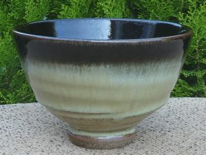 JACK KENNY open teabowl with Jack's personal S seal mark. The maximum height is 9.4 cm (3.7 inches) and the maximum diameter is 14.0 cm (5.5 inches). £65